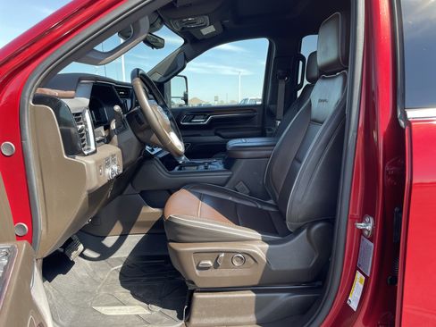 Used 2024 GMC Sierra 3500 Denali w/ Technology Package AWD/4WD image 17