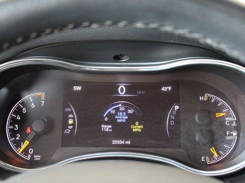 Used 2022 Jeep Grand Cherokee Laredo E AWD/4WD image 27