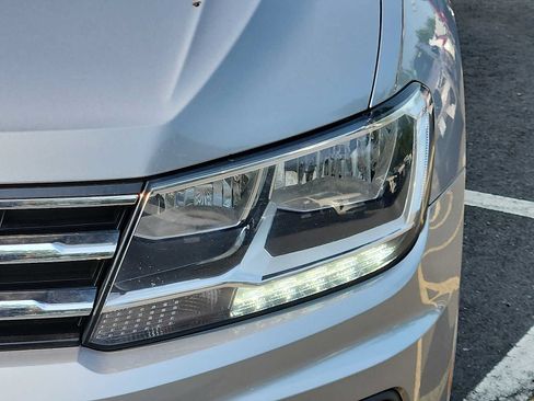 Used 2021 Volkswagen Tiguan SEL AWD/4WD image 9