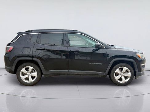 Used 2021 Jeep Compass Latitude FWD image 2