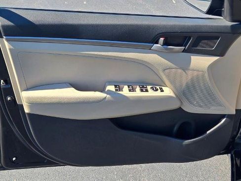 Used 2018 Hyundai Elantra SEL w/ Cargo Package FWD image 16