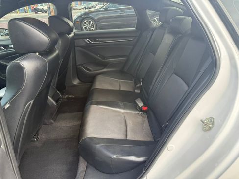 Used 2018 Honda Accord Sport image 9