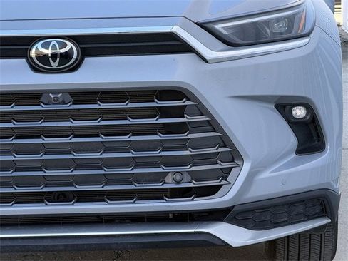 Used 2025 Toyota Grand Highlander AWD Hybrid image 9