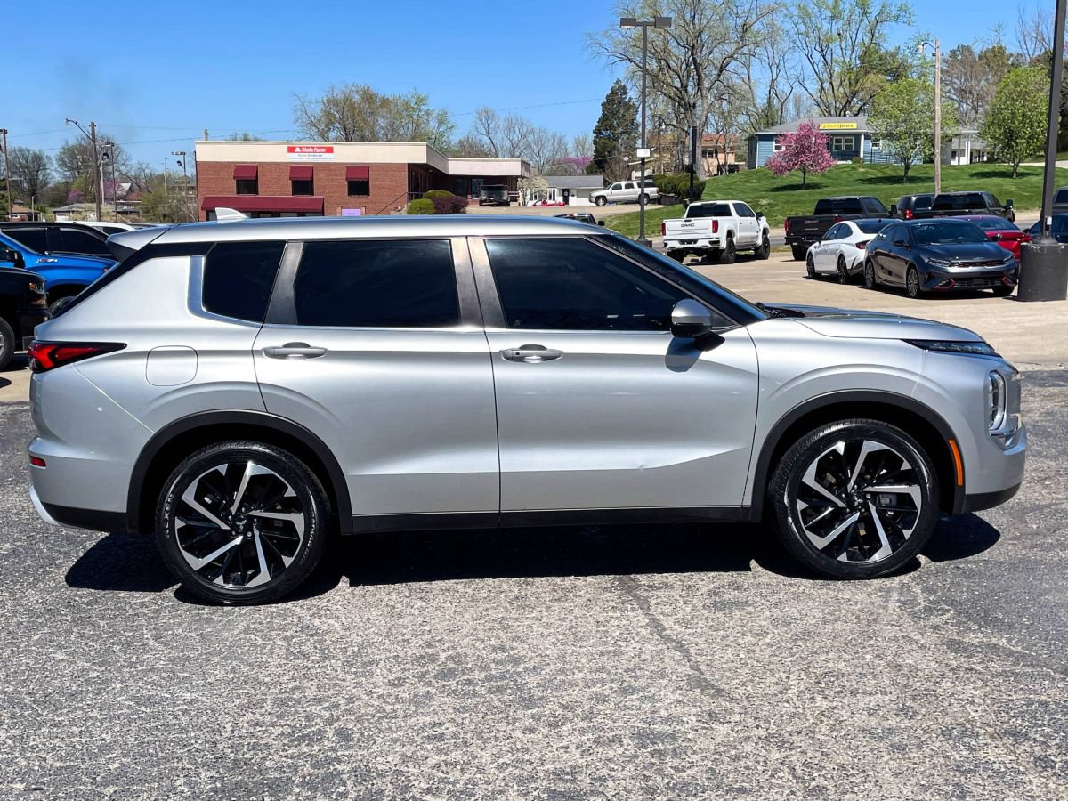 Used 2022 Mitsubishi Outlander SE FWD image 4