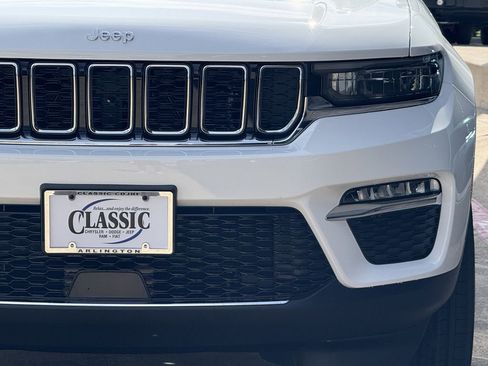 New 2025 Jeep Grand Cherokee Limited image 9
