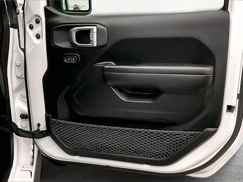 Used 2021 Jeep Gladiator Rubicon w/ Cold Weather Group image 25