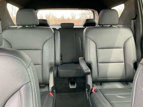 Used 2025 Chevrolet Traverse LT image 24