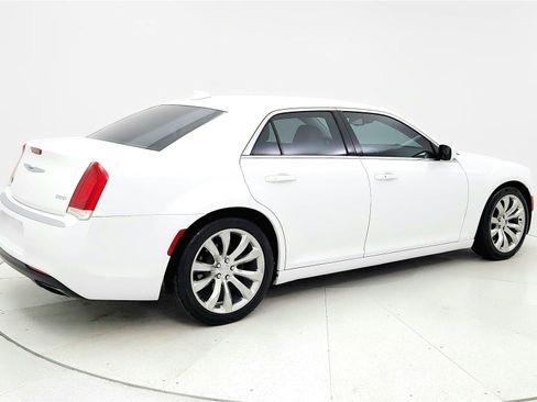 Used 2019 Chrysler 300 Touring L w/ Quick Order Package 22F RWD image 5