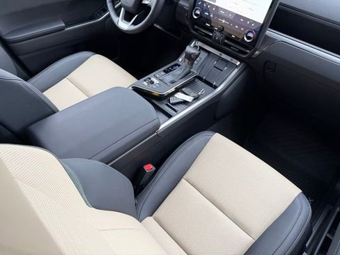 Used 2025 Lexus GX 550 image 19