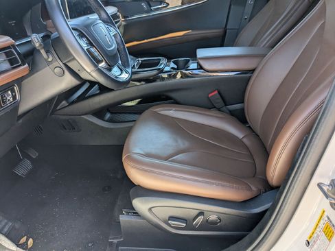 Used 2022 Lincoln Nautilus Reserve image 9