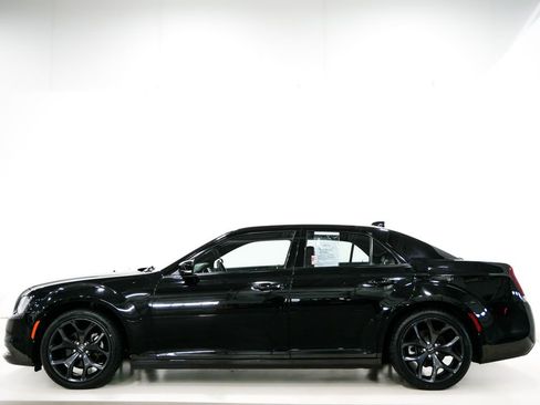 Used 2021 Chrysler 300 S RWD image 5