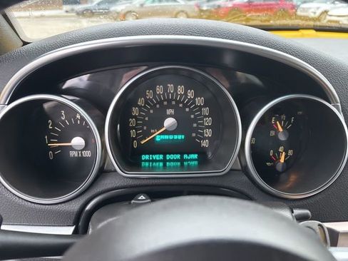 Used 2005 Chevrolet SSR w/ Preferred Equipment Group image 13