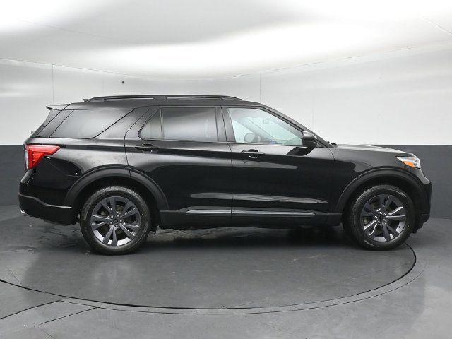 Certified 2024 Ford Explorer XLT w/ Equipment Group 202A AWD/4WD image 8