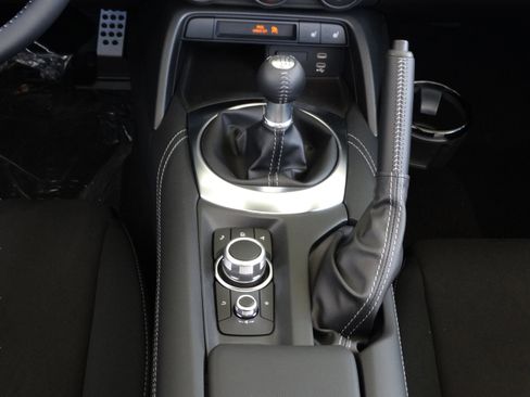 New 2026 MAZDA MX-5 Miata Club w/ Interior Package RWD image 17