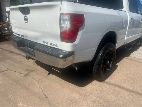 Used 2019 Nissan Titan SV AWD/4WD image 5