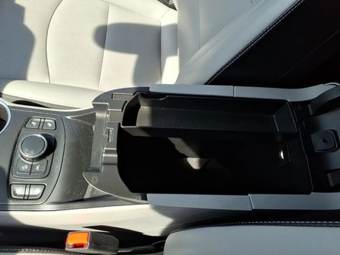 Used 2023 GMC Terrain SLT image 16