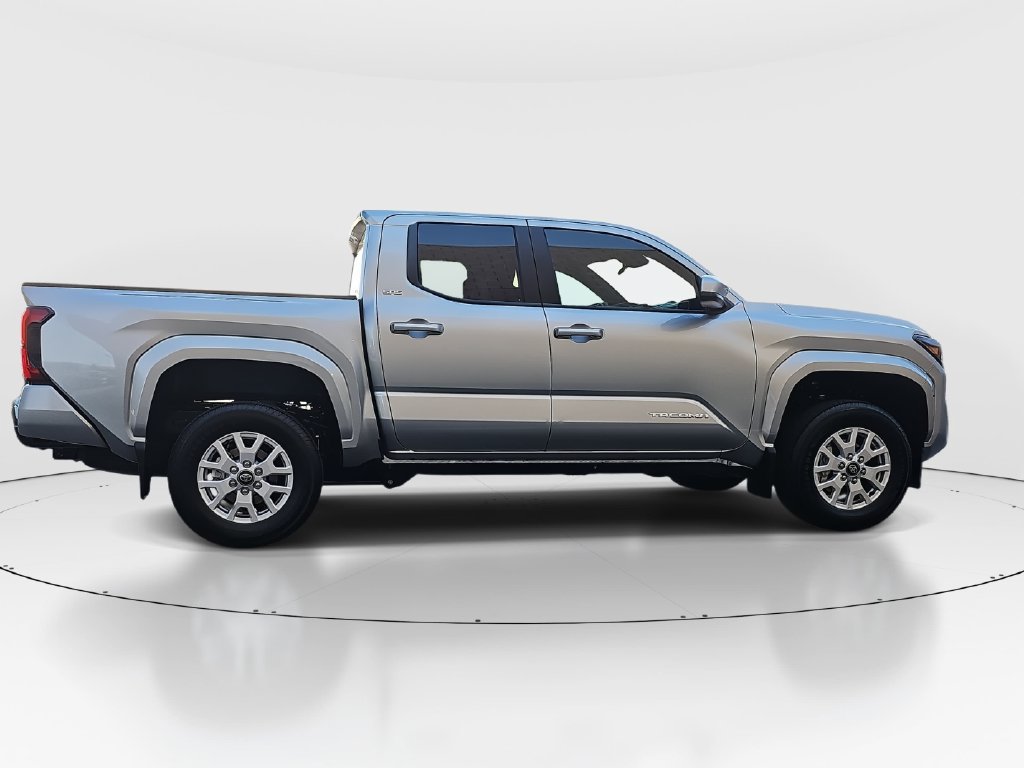 Certified 2025 Toyota Tacoma SR5 AWD/4WD image 4