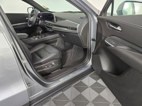 Used 2024 Cadillac XT4 Premium Luxury image 39