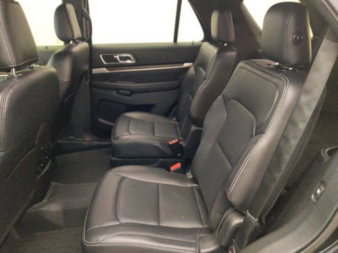 Used 2019 Ford Explorer Limited w/ Ford Safe & Smart Package FWD image 18