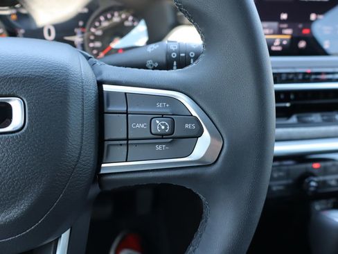 Used 2024 Jeep Compass Latitude w/ Sun and Sound Group AWD/4WD image 8