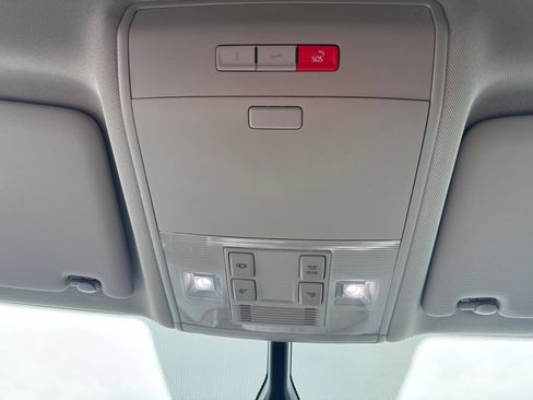 Used 2021 Volkswagen Atlas SE w/ Towing Package image 11