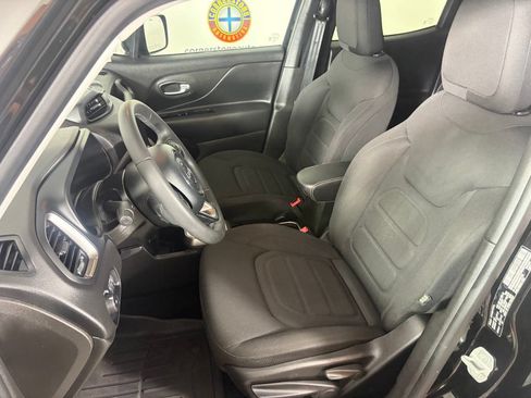 Used 2022 Jeep Renegade Latitude AWD/4WD image 11