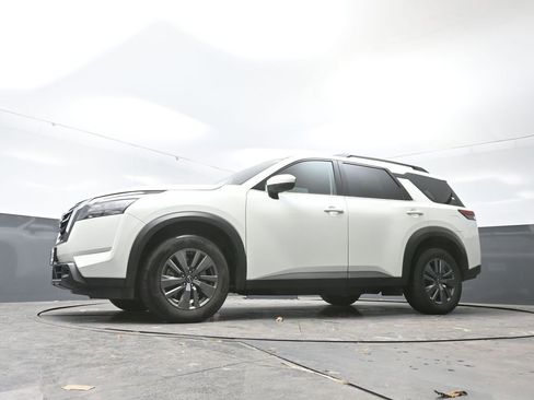 Used 2024 Nissan Pathfinder SV image 53