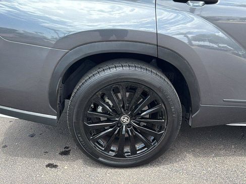 Used 2023 Toyota Highlander XSE FWD image 11