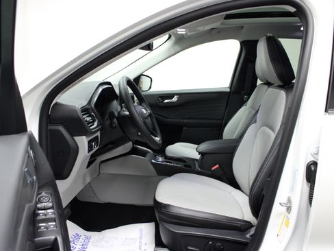 Used 2025 Ford Escape SE FWD image 12