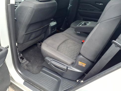 Used 2022 Nissan Pathfinder SV image 8