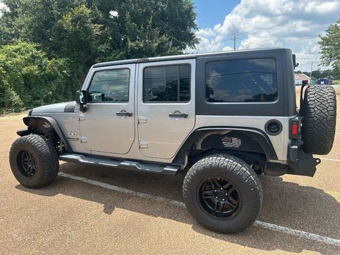 Used 2013 Jeep Wrangler Unlimited Sahara w/ Connectivity Group AWD/4WD image 4