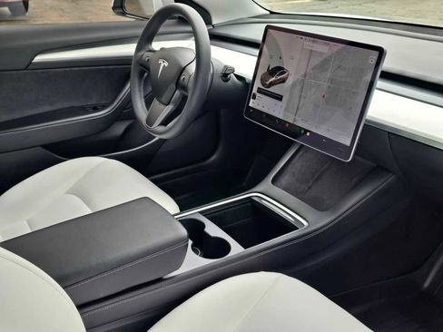 Used 2021 Tesla Model 3 Standard Range Plus image 23