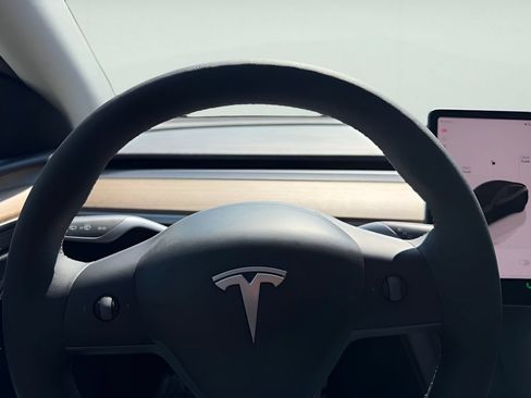 Used 2023 Tesla Model Y Performance AWD/4WD image 18