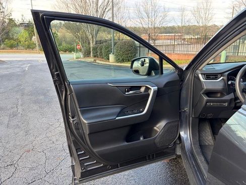 Used 2022 Toyota RAV4 XLE Premium image 24