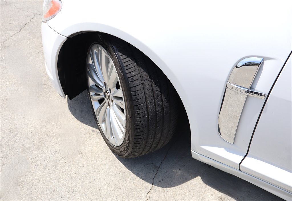 Used 2011 Jaguar XF RWD image 10