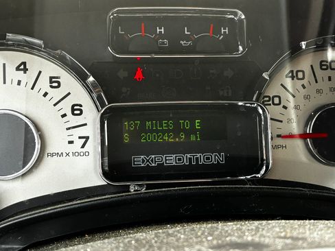 Used 2013 Ford Expedition Limited AWD/4WD image 25