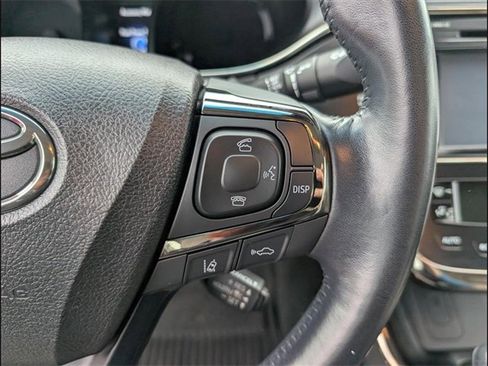Used 2018 Toyota Avalon Limited image 9
