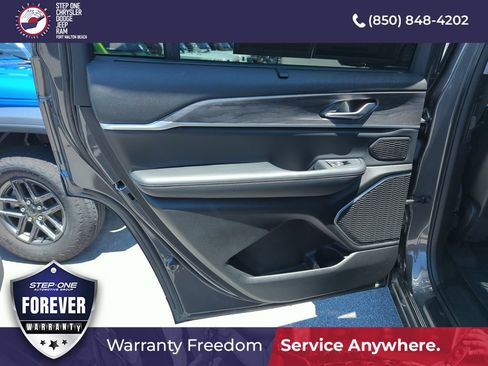 Used 2023 Jeep Grand Cherokee L Limited w/ Luxury Tech Group II RWD image 29