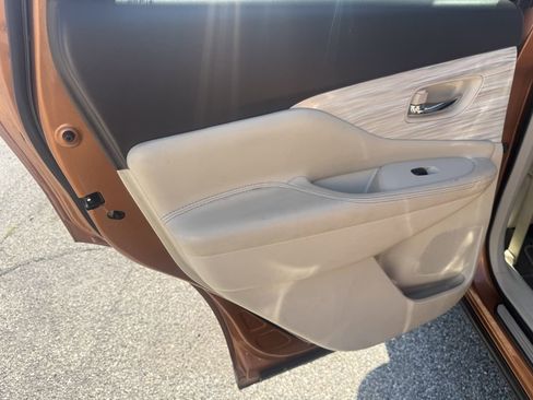 Used 2016 Nissan Murano S w/ Navigation Package image 12