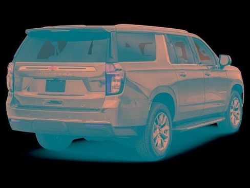Used 2024 Chevrolet Suburban LT w/ Luxury Package RWD image 24