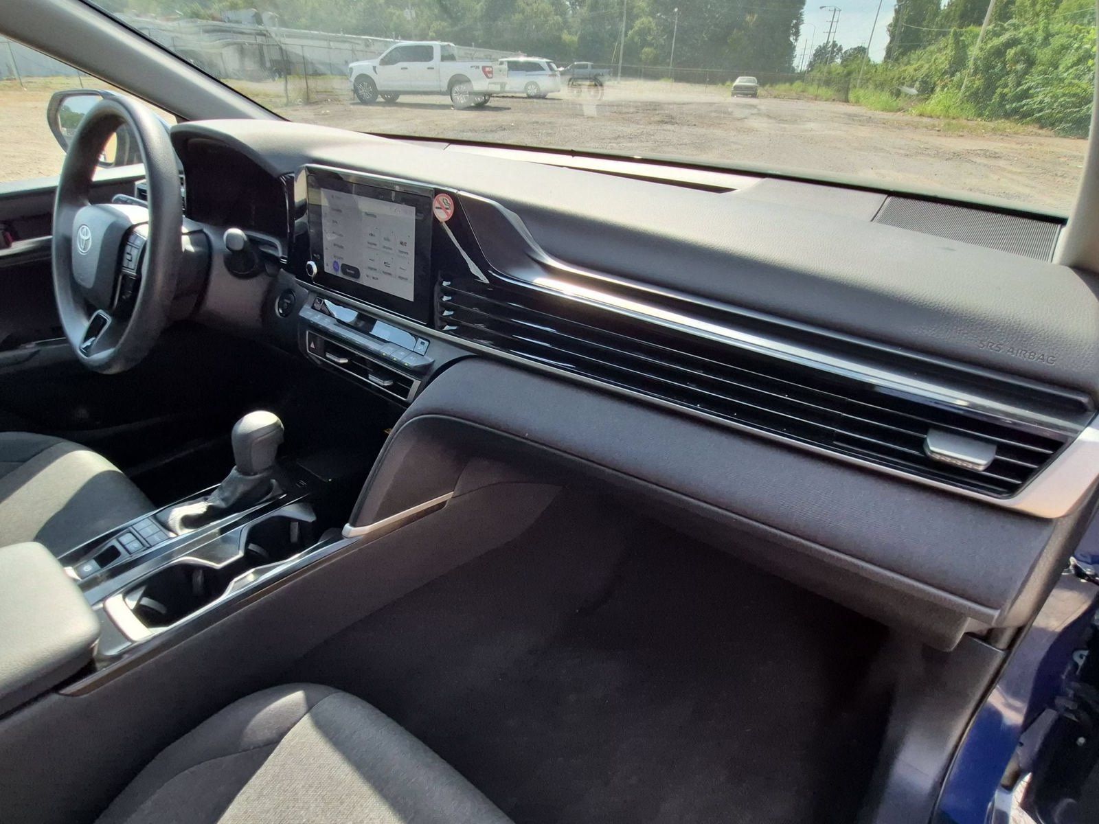 Used 2025 Toyota Camry LE FWD image 31