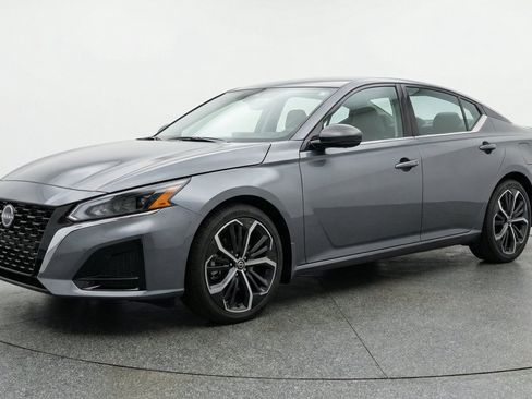 Used 2025 Nissan Altima 2.5 SR FWD image 3