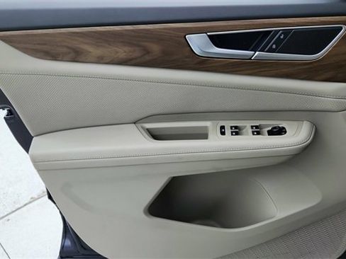 Used 2025 Volkswagen Atlas SE image 38