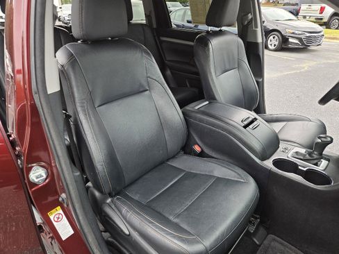 Used 2015 Toyota Highlander XLE FWD image 23