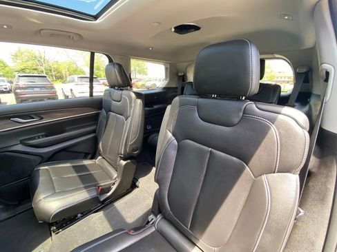 Used 2023 Jeep Grand Cherokee L Limited AWD/4WD image 24