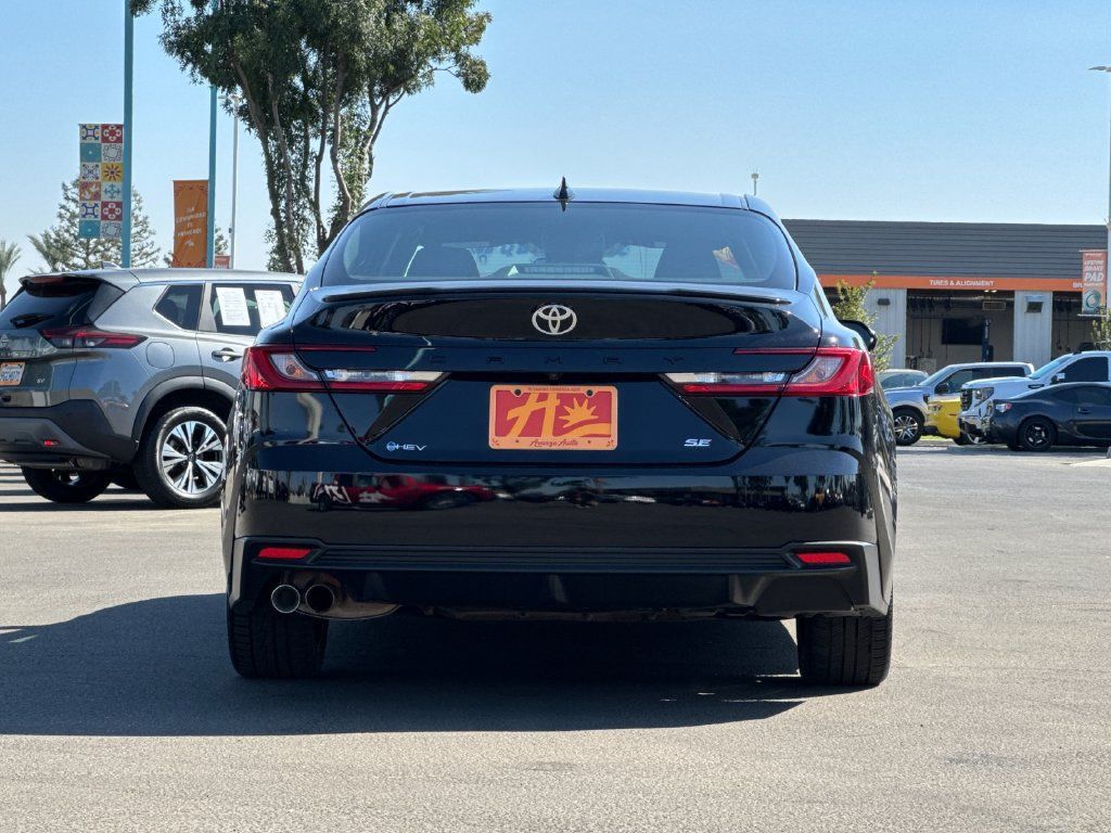Used 2025 Toyota Camry SE FWD image 4