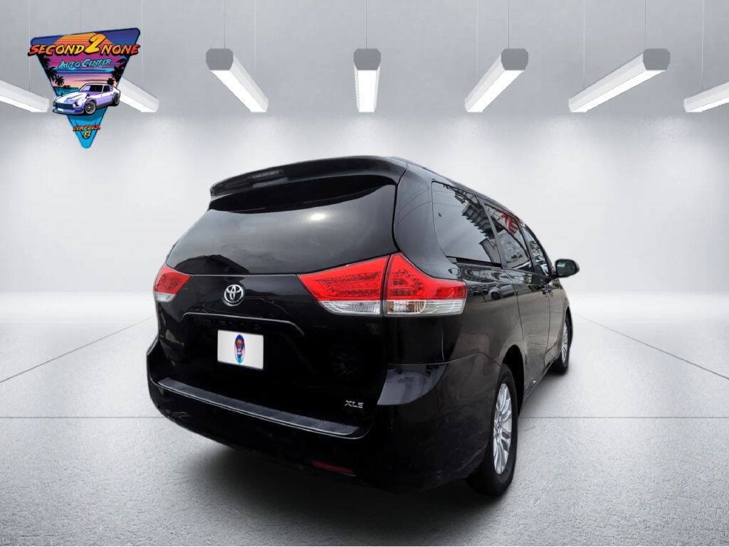 Used 2014 Toyota Sienna XLE FWD image 5
