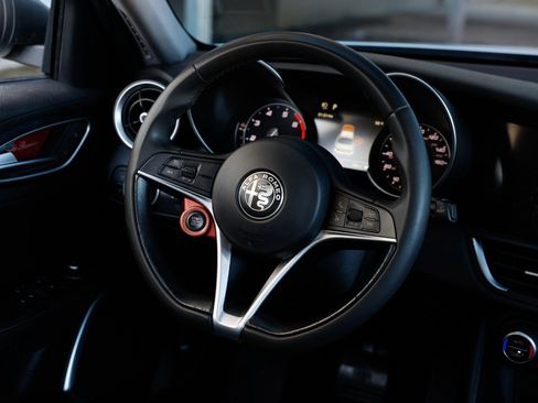 Used 2019 Alfa Romeo Giulia w/ Quick Order Package 22K Sport image 30