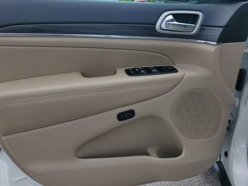 Certified 2019 Jeep Grand Cherokee Limited AWD/4WD image 23
