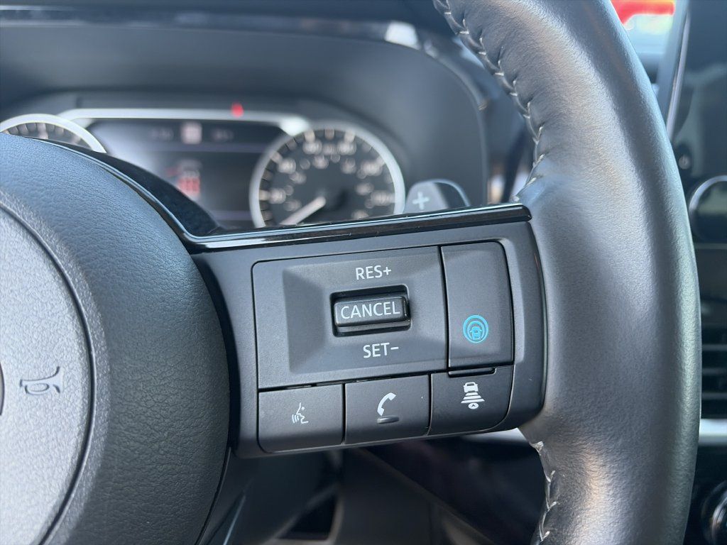 Used 2025 Nissan Pathfinder SL FWD image 21